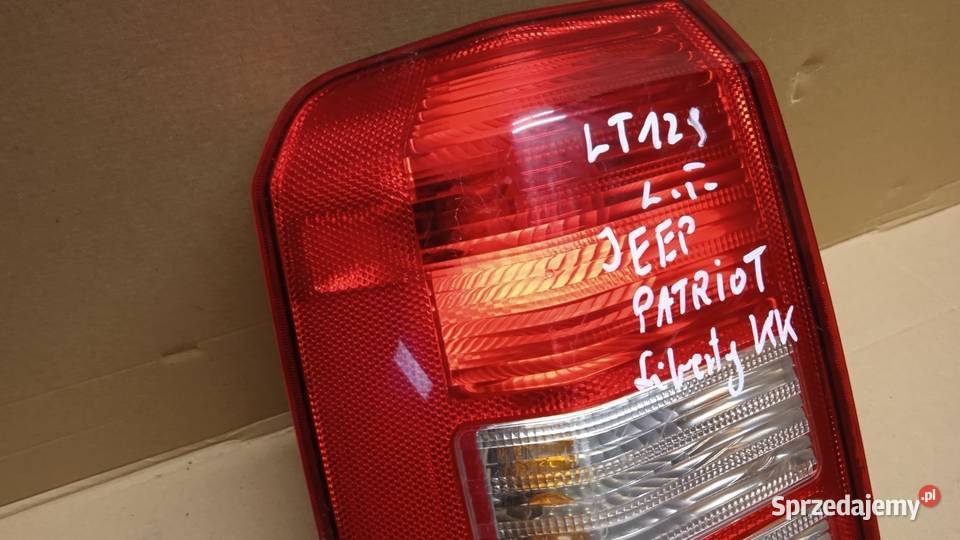 JEEP PATRIOT PK LAMPA TYŁ LEWA osobowe Zbierkowo