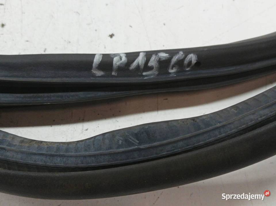 USZCZELKA DRZWI LEWY PRAWY PRZÓD KOMPLET Rok produkcji 2018