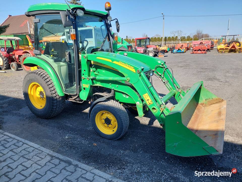Ciągnik ogrodniczy komunalny John Deere 3720 z Łubowo