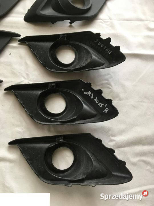 Mazda 3 BM 2014 ramka halogenu kratka PRAWA Kozubszczyzna