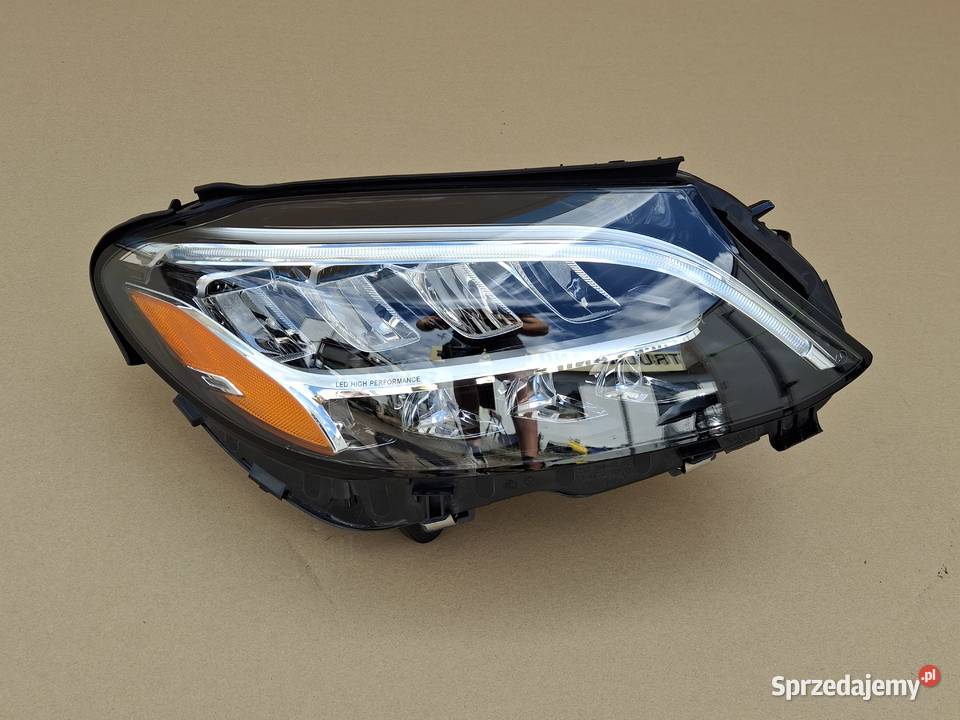 MERCEDES CKLASA W205 LIFT USA REFLEKTOR PRAWY Bieleń