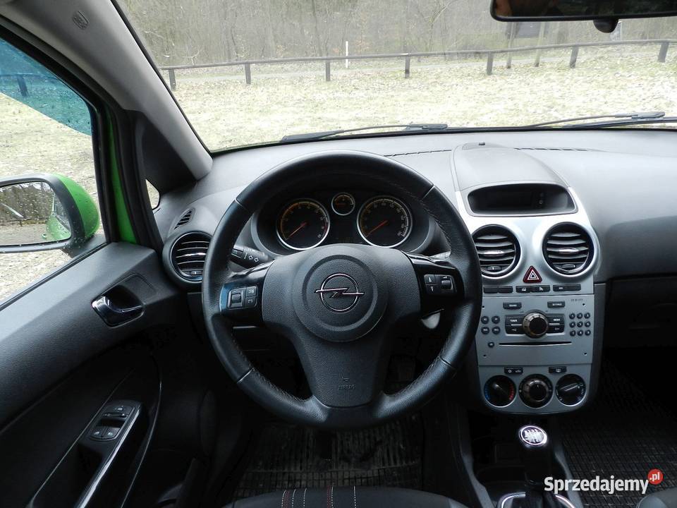 Opel Corsa D benzyna 14 100 5drzwi klima Livt wielkopolskie Puszczykowo sprzedam