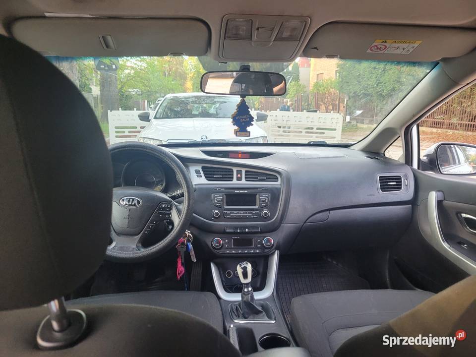 Kia ceed 2015 r benzyna kombi biała sprzedam