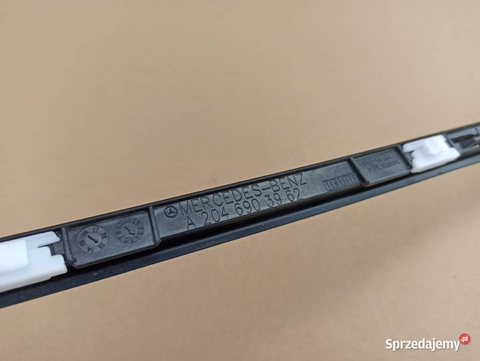 MERCEDES CKLASA W204 LISTWA DRZWI LEWY TYŁ Trzciel