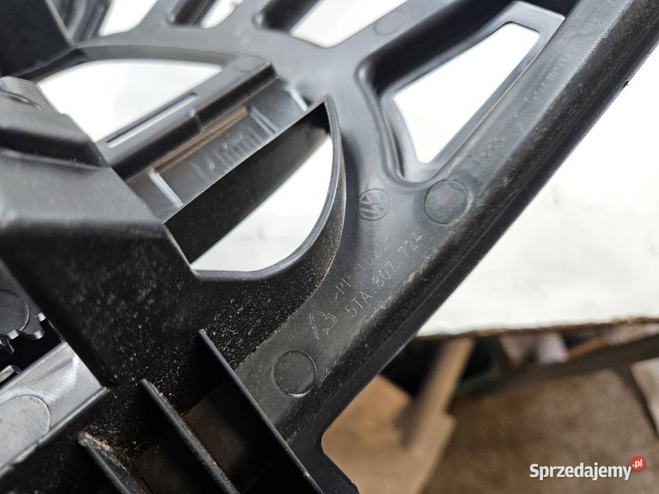 VW TOURAN 5TA ŚLIZG PRAWY ZDERZAKA PRZÓD