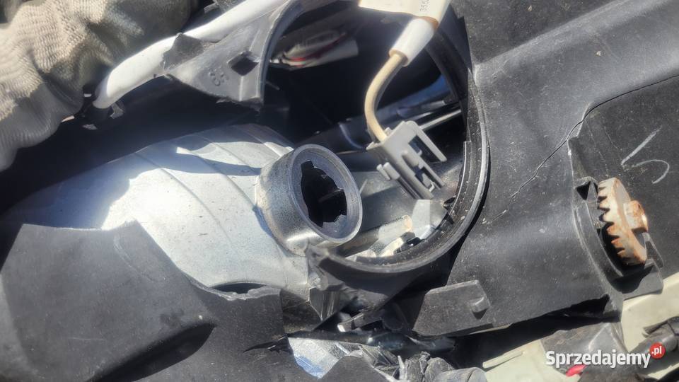 TOYOTA AVENSIS T27 LIFT LEWA LAMPA PRZÓD Lampy przednie śląskie Ruda Śląska