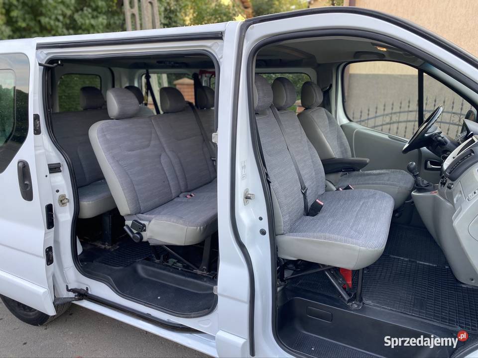 Renault Trafic 2011 20 cdi lift 9 osobowy Hak Rok produkcji 2010 Rzeszów