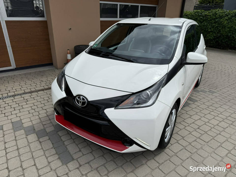 Toyota Aygo Rezerwacja II 2014 VAT marża Orzech