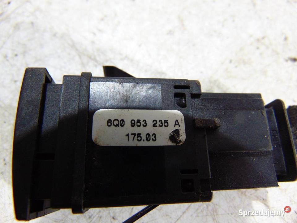 PRZYCISK ŚWIATEŁ AWARYJNYCH VW POLO IV