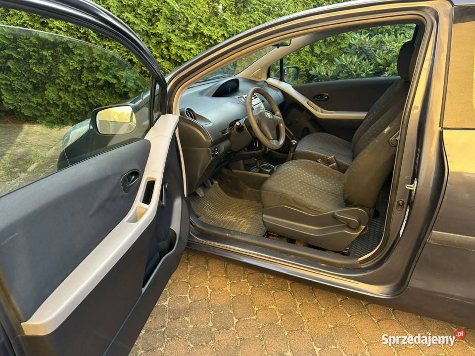 Toyota Yaris Polski salonRozrząd łańcuchMocna szary Wejherowo