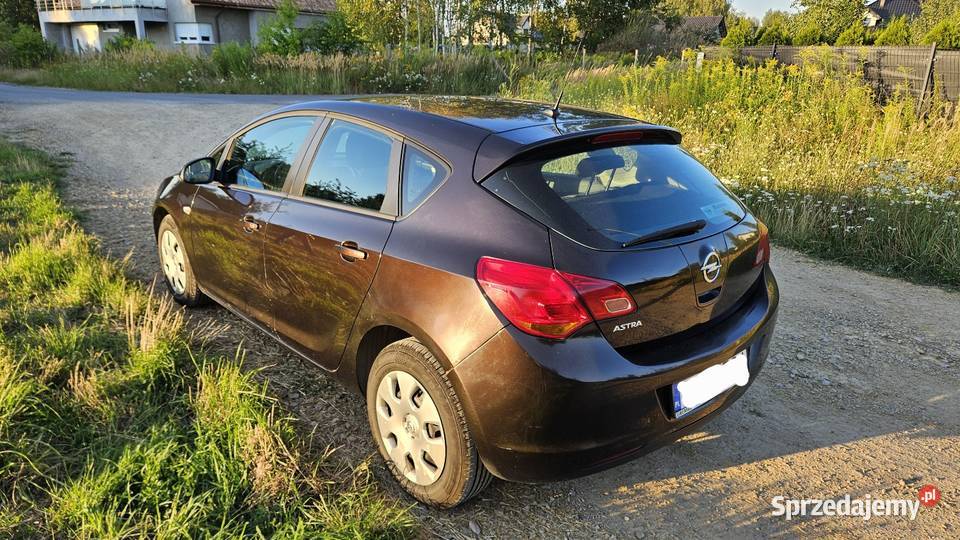 Opel Astra J brązowy 16 benzyna wersja bez 345km śląskie