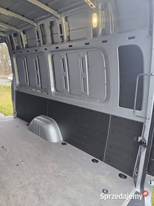Boki Przestrzeni ładunkowej MB Sprinter L4