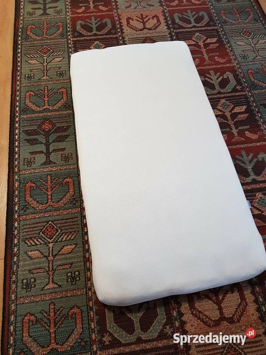 Łóżeczko drewnian z materacem Żołynia