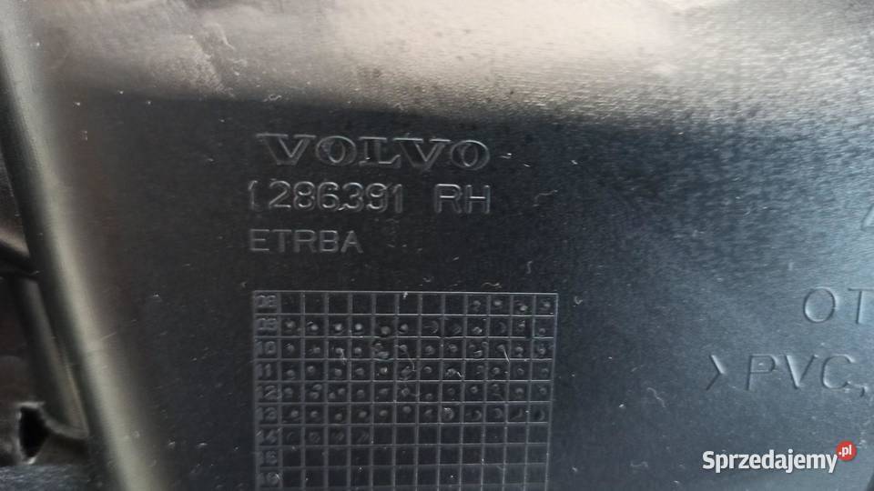 VOLVO V70 BOCZEK DRZWI PRAWY TYŁ