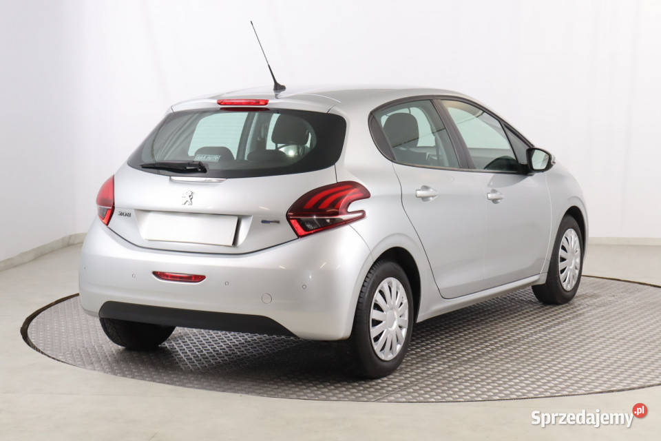 Peugeot 208 12 PureTech klimatyzacja