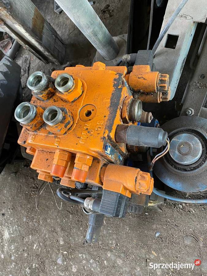 Rozdzielacz zawór hydrauliczny śmieciarki Wola Murowana