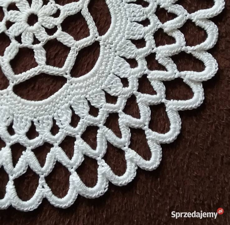 Biała szydełkowa serwetka o średnicy 17 śląskie Gliwice