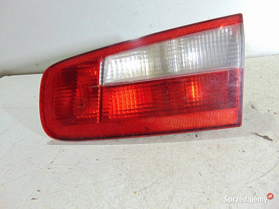 LAMPA PRAWA TYLNA TYŁ KLAPY RENAULT LAGUNA II