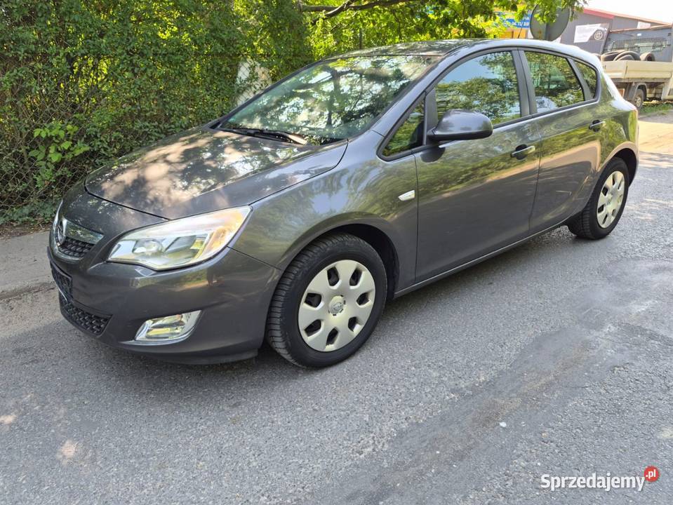 Opel Astra J 2011 Wołów sprzedam