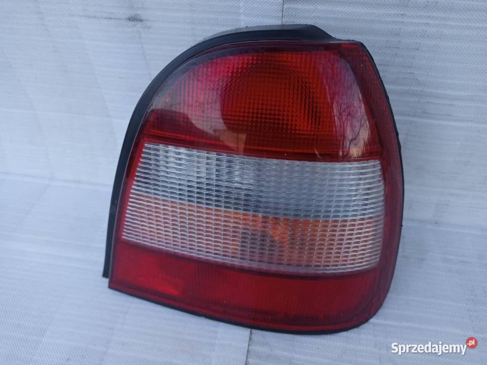 Nissan Sunny N14 lampa tył tylna prawa wkład Sieradz