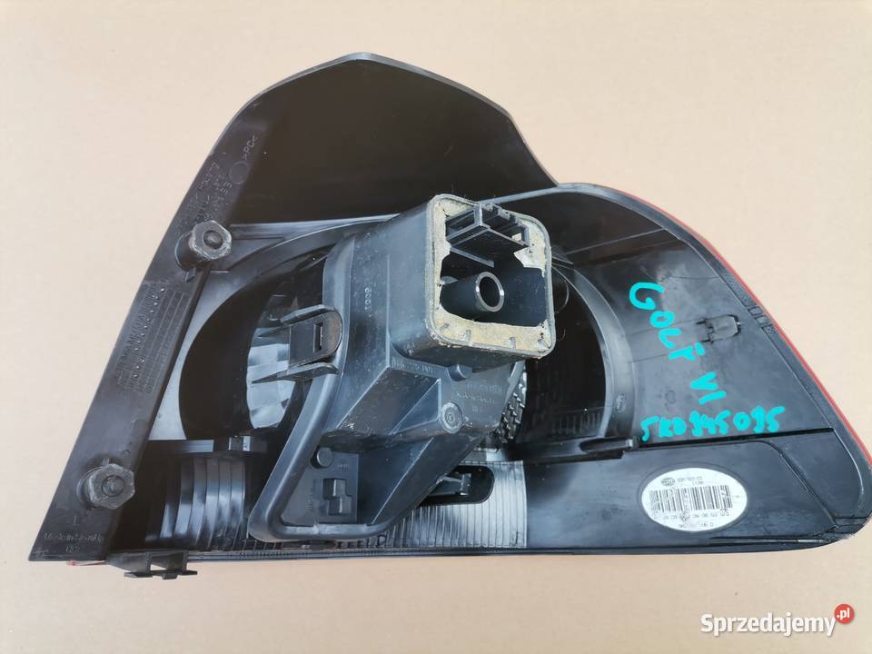 VW GOLF VI LAMPA LEWY TYŁ LEWA TYLNA 5K0945095 Bieleń