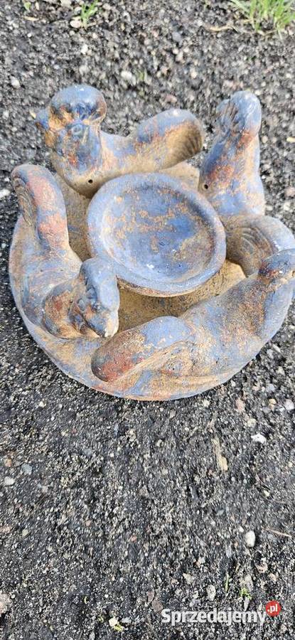 Stare metalowe zabytkowe poidełko ptaków