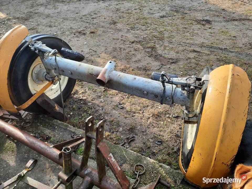 Przednia oś płaska Ursus C330 z kołami Bucze