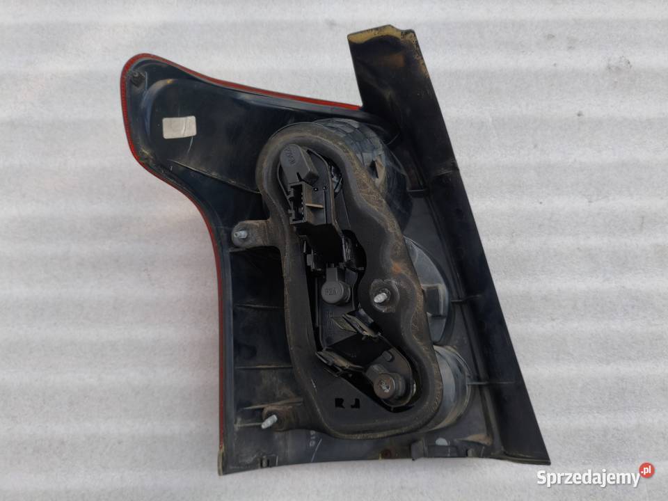 Lampa Prawy Tył Tylna Prawa Toyota Avensis T25 Wyszków
