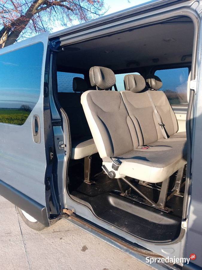 Vivaro 2010 9 osób trafic ładny kolor Budzyń