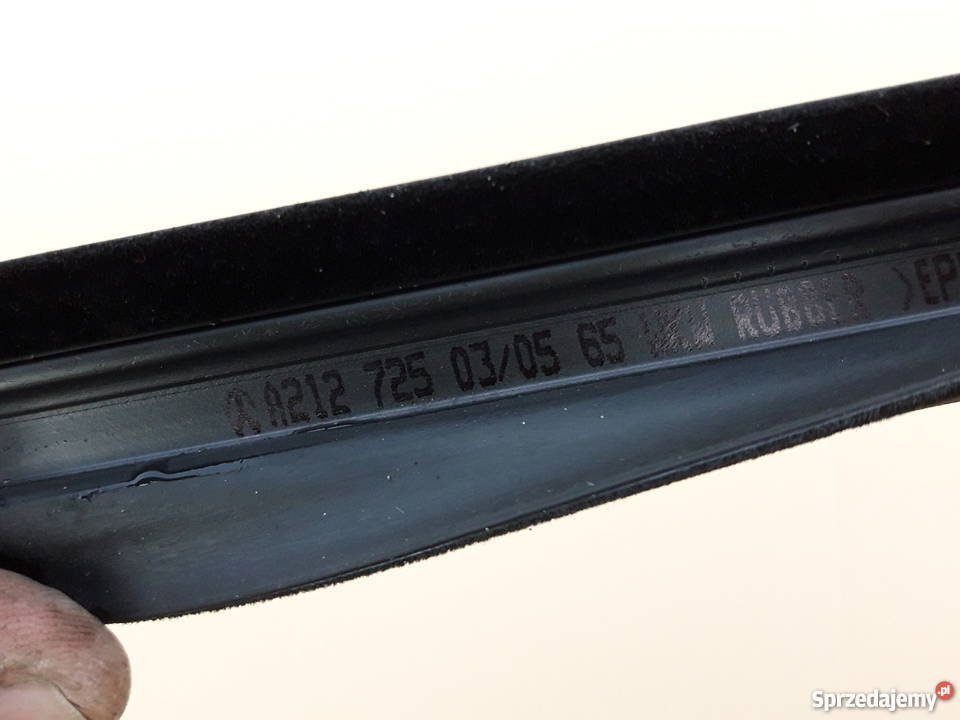 MERCEDES E KLASA W212 LISTWA DRZWI LEWY PRZÓD Bieleń