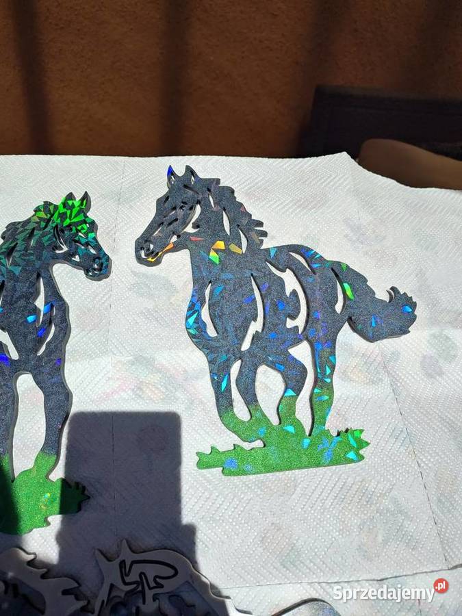 Konie z żywicy epoksydowej holograficzne 3 Nowy Tomyśl