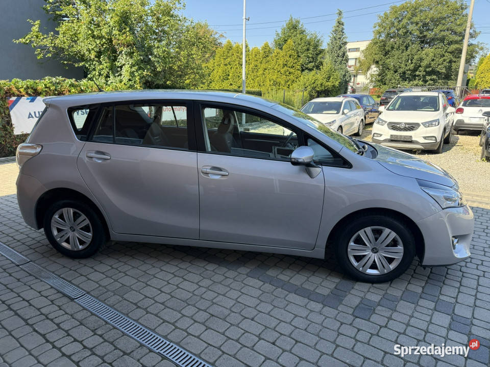 Toyota Verso 16 112 Klima Kamera Navi 7osobowy Verso Orzech