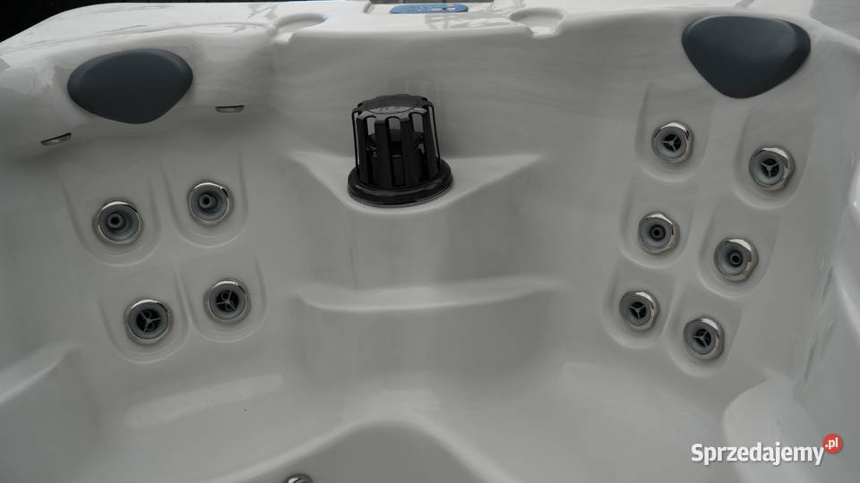 Używana wanna z hydromasażem jacuzzi Sunbelt