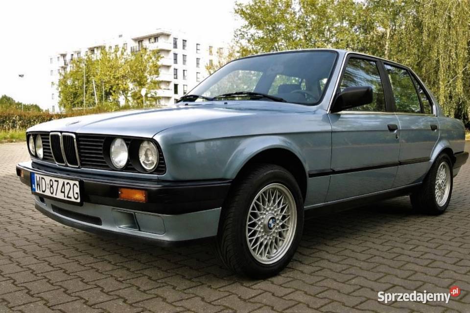 BMW E30 1989 sedan