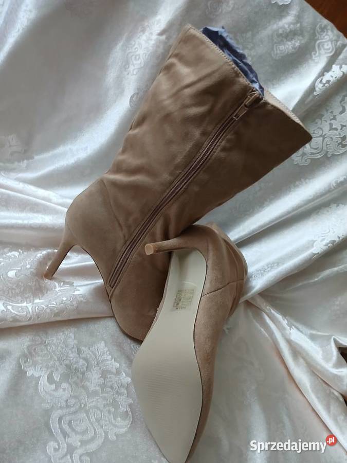 Beżowe kozaki botki marszczone BODYFLIRT bonprix