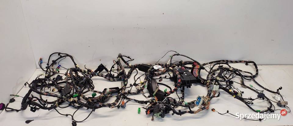 VOLVO XC40 WIĄZKA KABINY HYBRID RHD ANGLIK osobowe