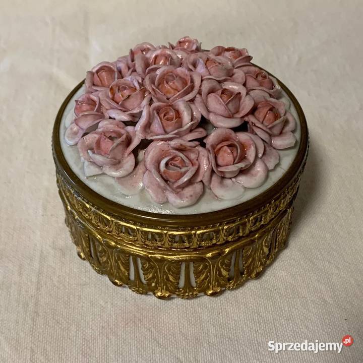 Puderniczka porcelanowa z pokrywką z porcelany Warszawa