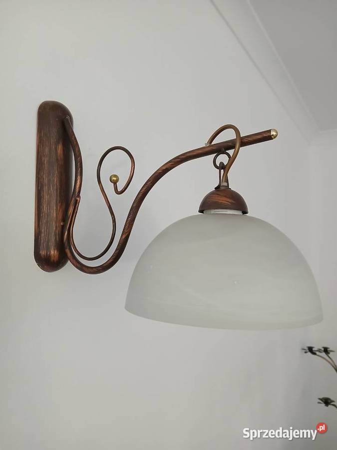 Dzień mam do sprzedania żyrandole