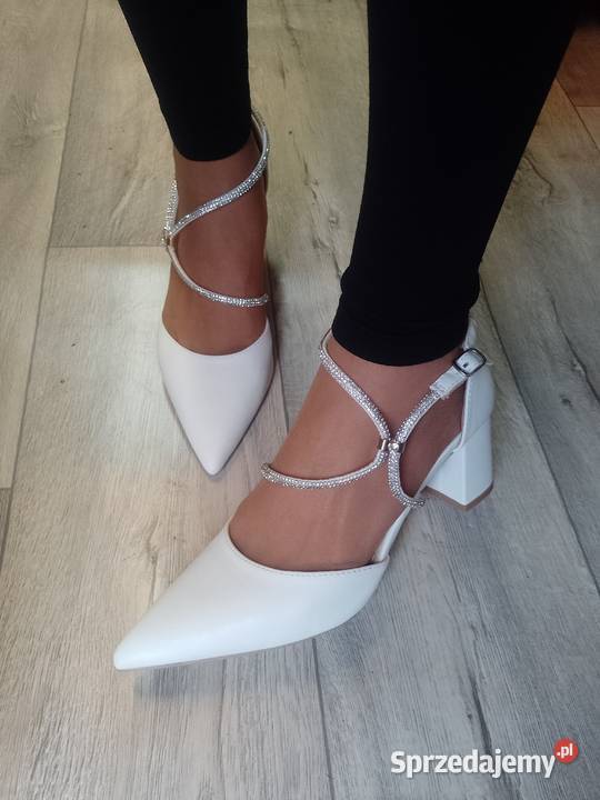 42 Białe bogato zdobione czółenka wieczorowe z Czółenka Kraków sprzedam