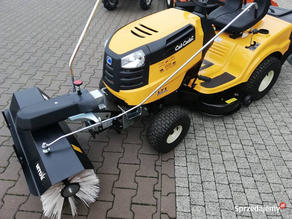 Najtańszy nowy traktor ogrodowy z zamiatarką Cub Kobiele Wielkie sprzedam