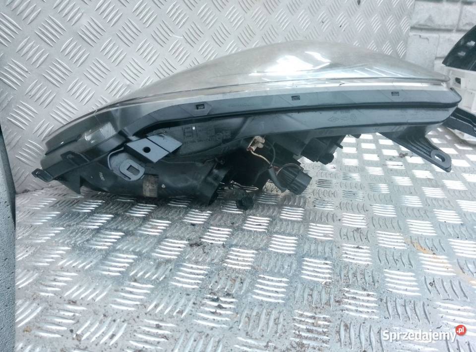 Renault Koleos I 2011 Przód strona prawa Lampa wielkopolskie Barłogi