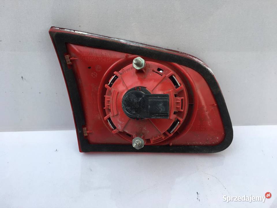 VW PASSAT B6 PRAWA LAMPA W KLAPĘ KOMBI Ostroróg
