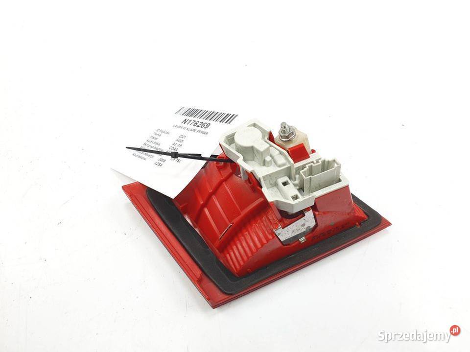 LAMPA W KLAPE PRAWA AUDI A3 8P 8P4945094 Lipno