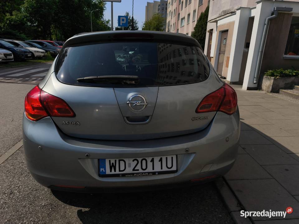 Opel Astra J 2011 niezawodne ekonomiczne z Astra