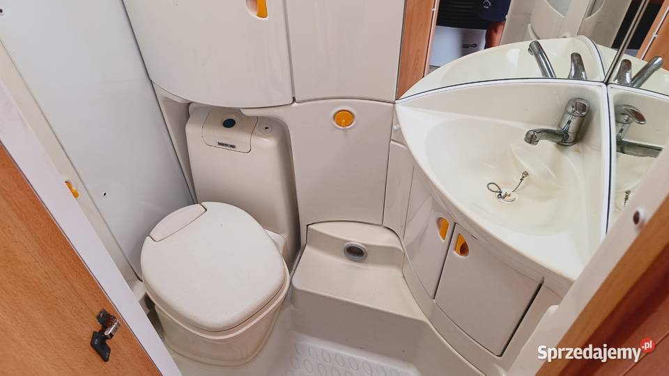 przyczepa kempingowa łóżka piętrowe campingowa Międzybrodzie Bialskie