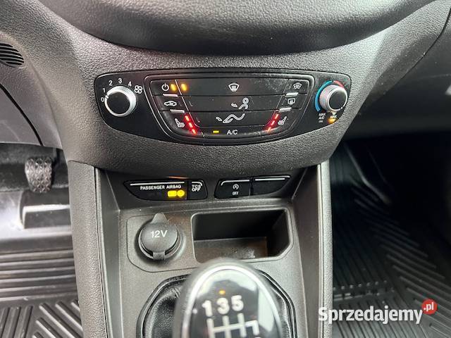 sprzedam samochód dostawczy ford transit courier