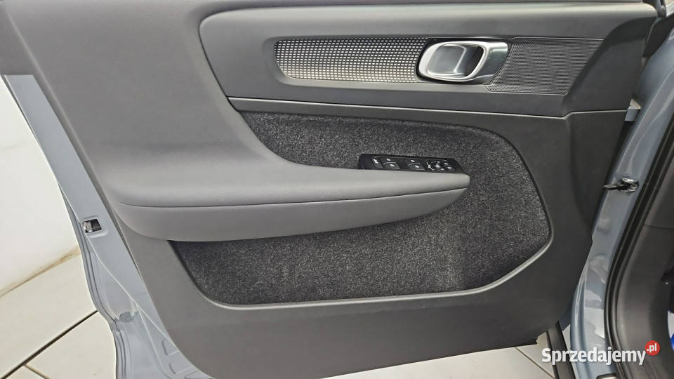 Volvo XC 40 73kWh P6 Recharge Plus aut Z kurtyny powietrzne Warszawa