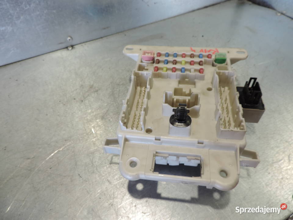 TOYOTA RAV4 II 20 D4D SKRZYNKA BEZPIECZNIKÓW Nowy Sącz