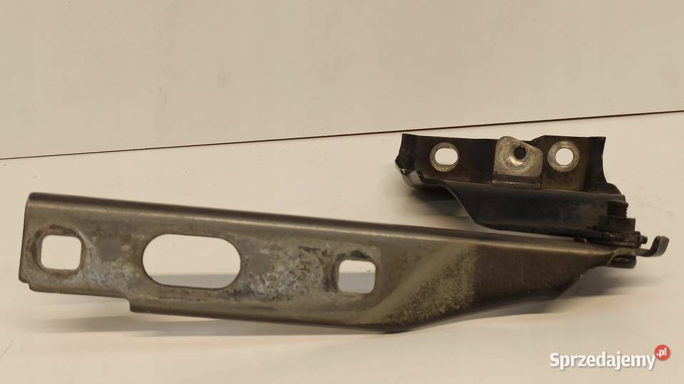 Zawias maski prawy AUDI A4 B8 8K0823302D