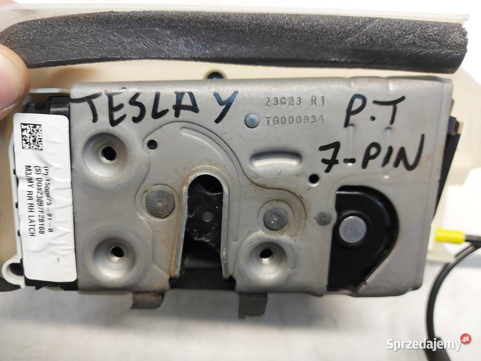 TESLA MODEL Y 2023r Zamek drzwi tył prawy